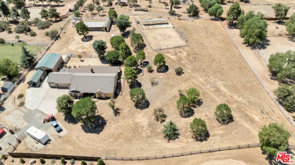 11734 Chisholm Court Agua Dulce, CA 91390