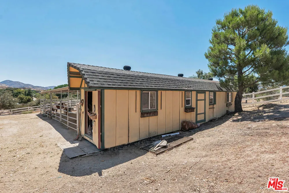 11734 Chisholm Court Agua Dulce, CA 91390