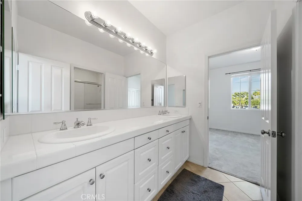 661 Lavender Azusa, CA 91702