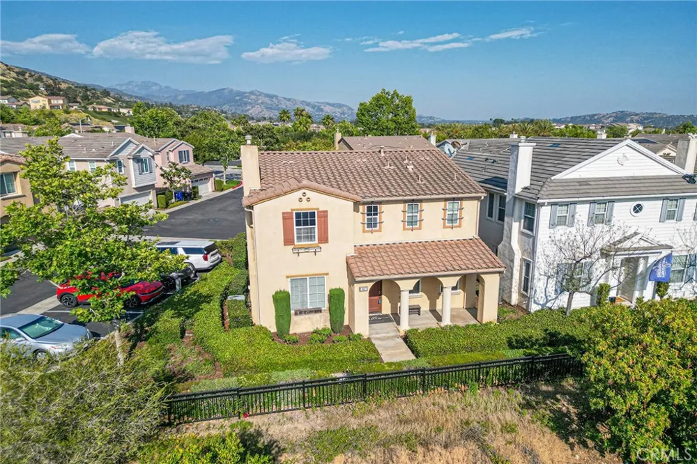 661 Lavender Azusa, CA 91702