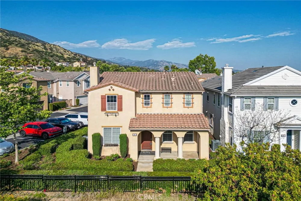 661 Lavender Azusa, CA 91702