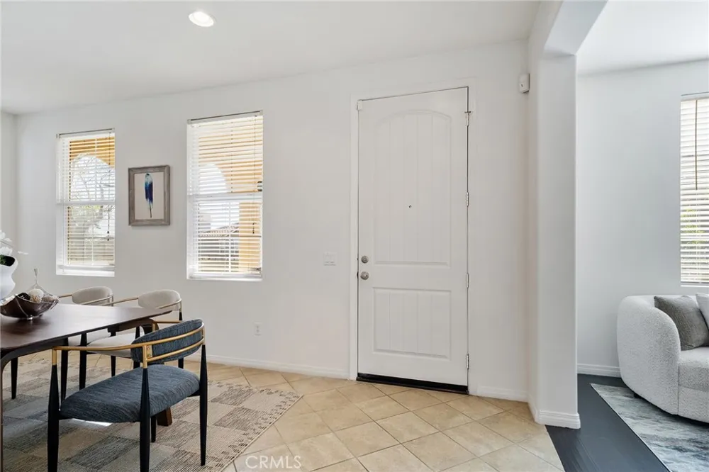 661 Lavender Azusa, CA 91702