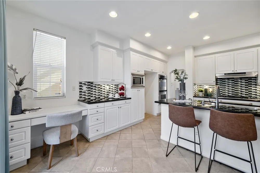 661 Lavender Azusa, CA 91702