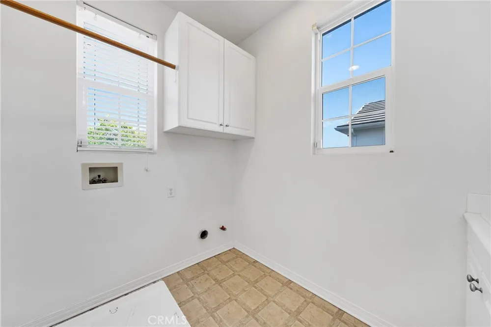 661 Lavender Azusa, CA 91702