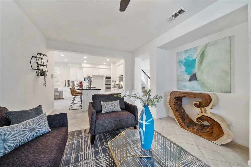 661 Lavender Azusa, CA 91702
