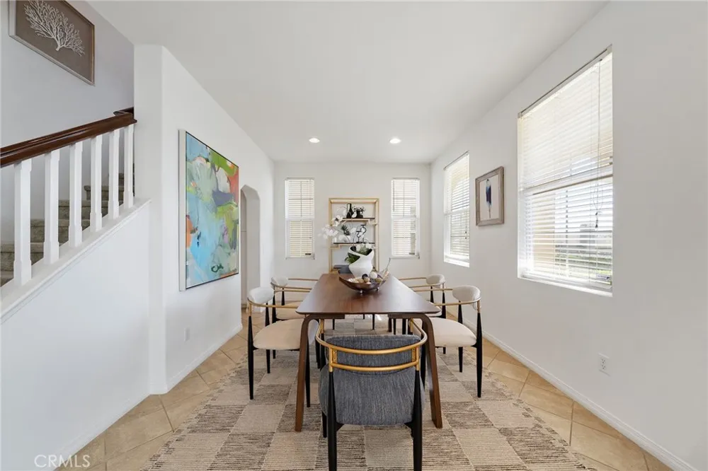 661 Lavender Azusa, CA 91702