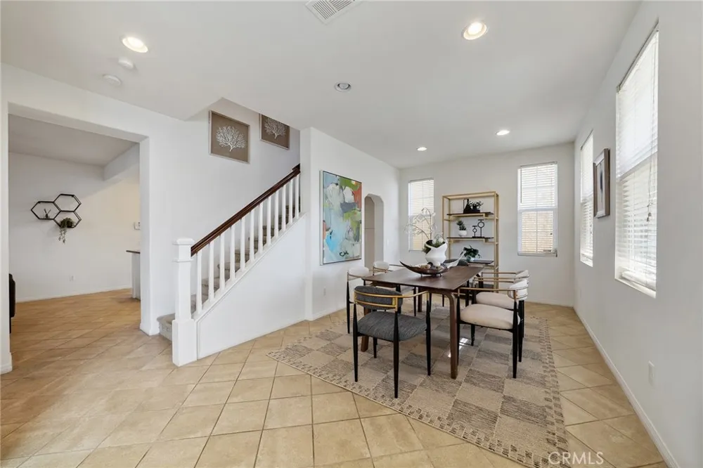 661 Lavender Azusa, CA 91702