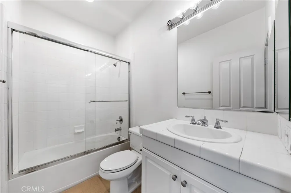 661 Lavender Azusa, CA 91702