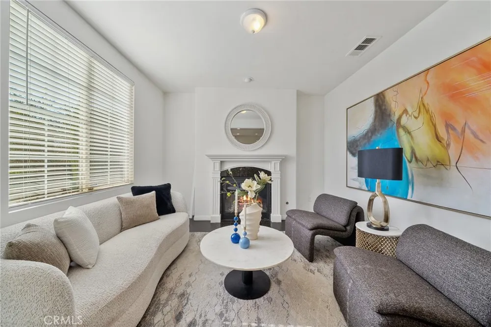 661 Lavender Azusa, CA 91702