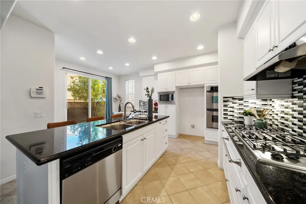 661 Lavender Azusa, CA 91702