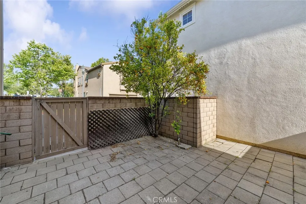 661 Lavender Azusa, CA 91702