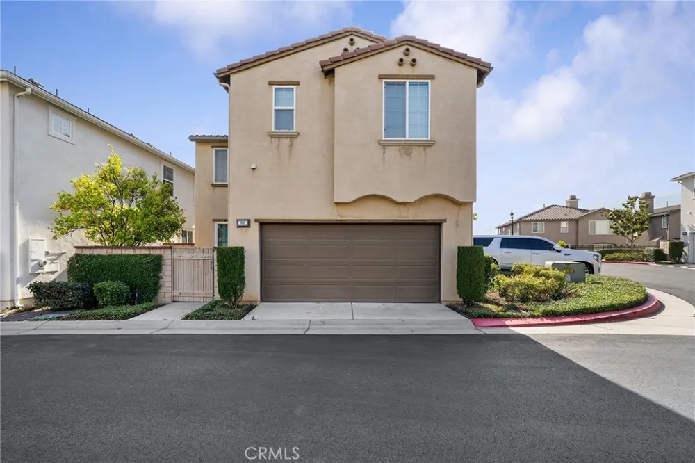 661 Lavender Azusa, CA 91702