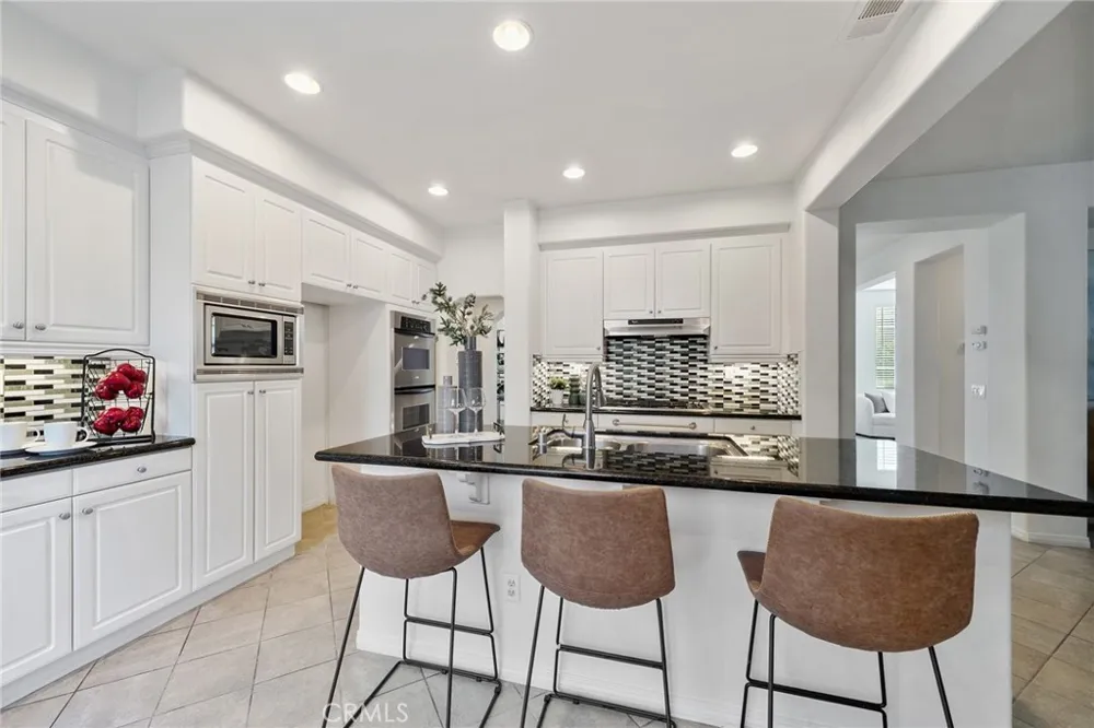 661 Lavender Azusa, CA 91702