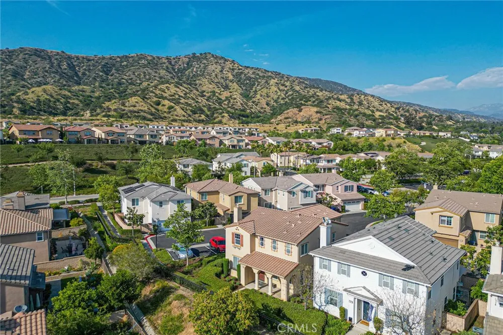 661 Lavender Azusa, CA 91702