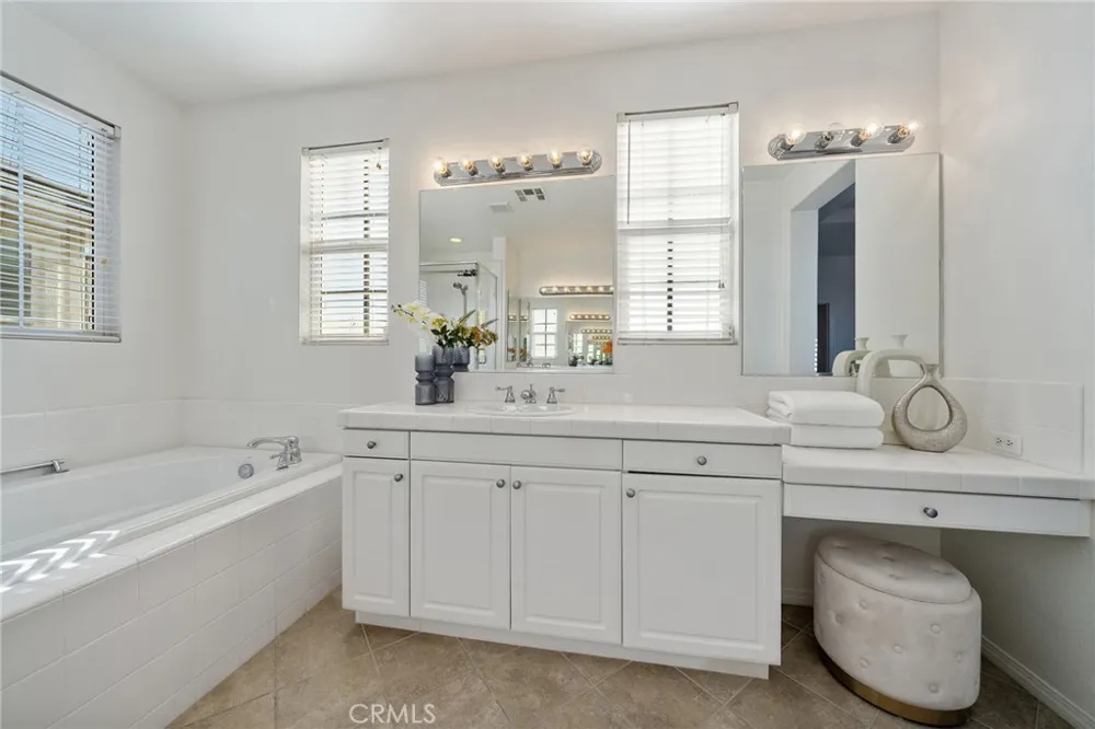 661 Lavender Azusa, CA 91702