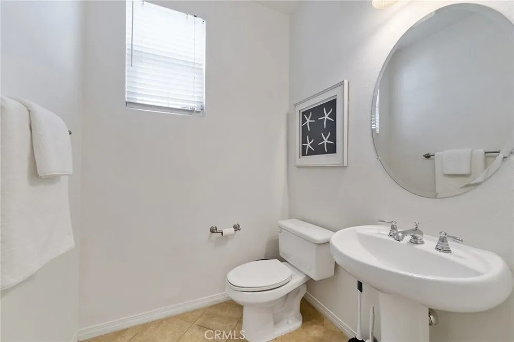 661 Lavender Azusa, CA 91702