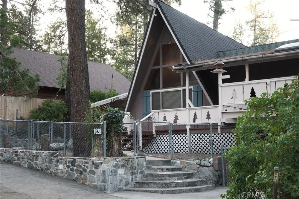 1628 Thrush Wrightwood, CA 92397