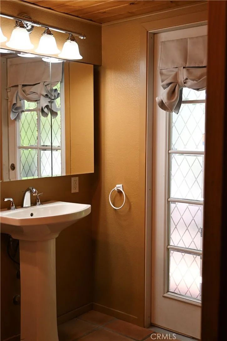 1628 Thrush Wrightwood, CA 92397