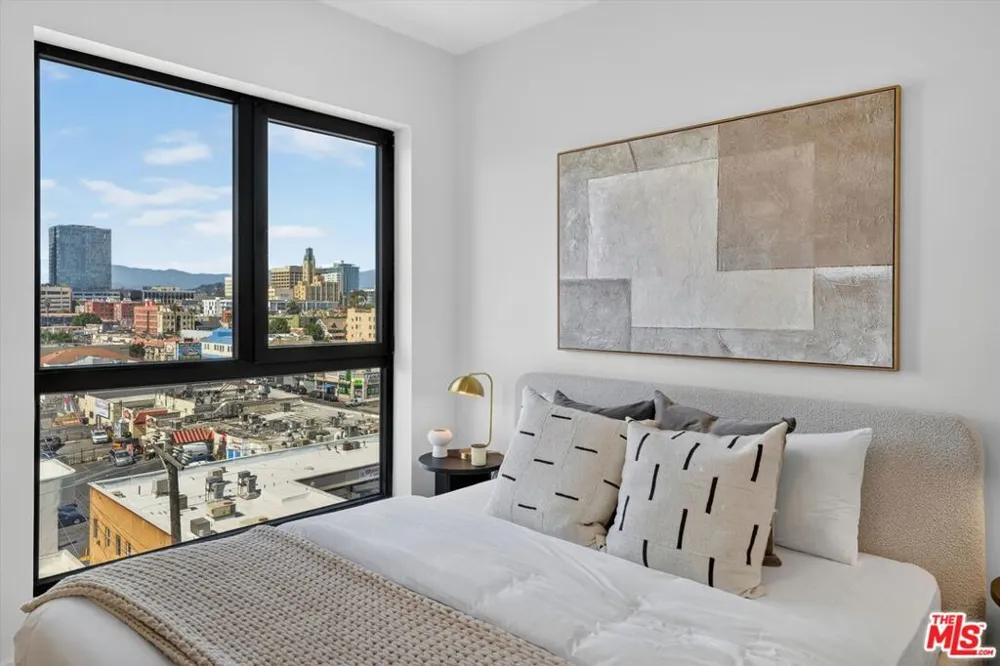 904 S New Hampshire Avenue #PH-3 Los Angeles, CA 90006