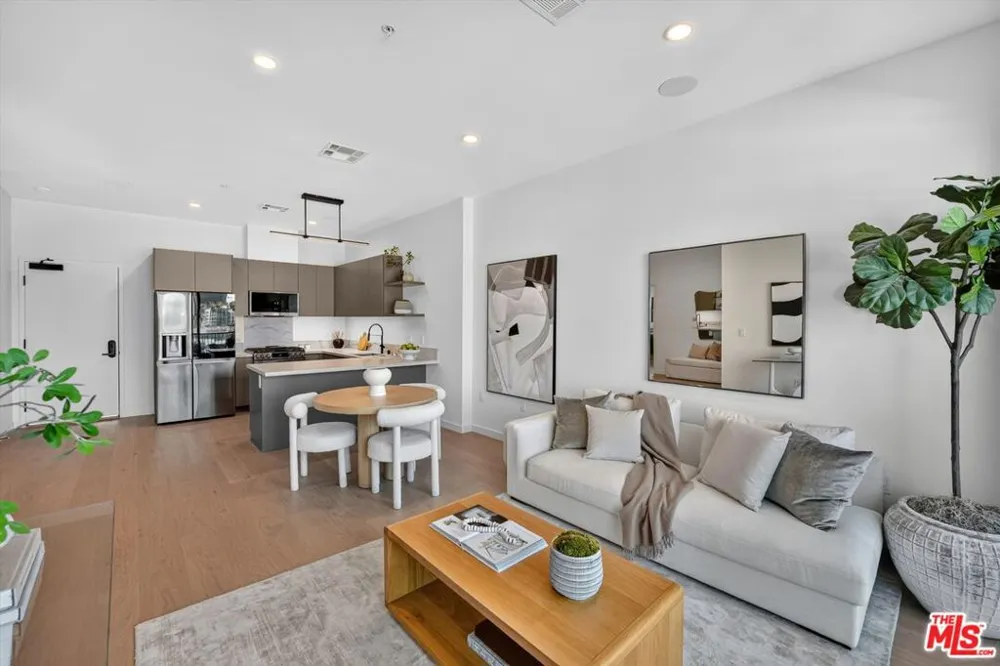 904 S New Hampshire Avenue #PH-3 Los Angeles, CA 90006