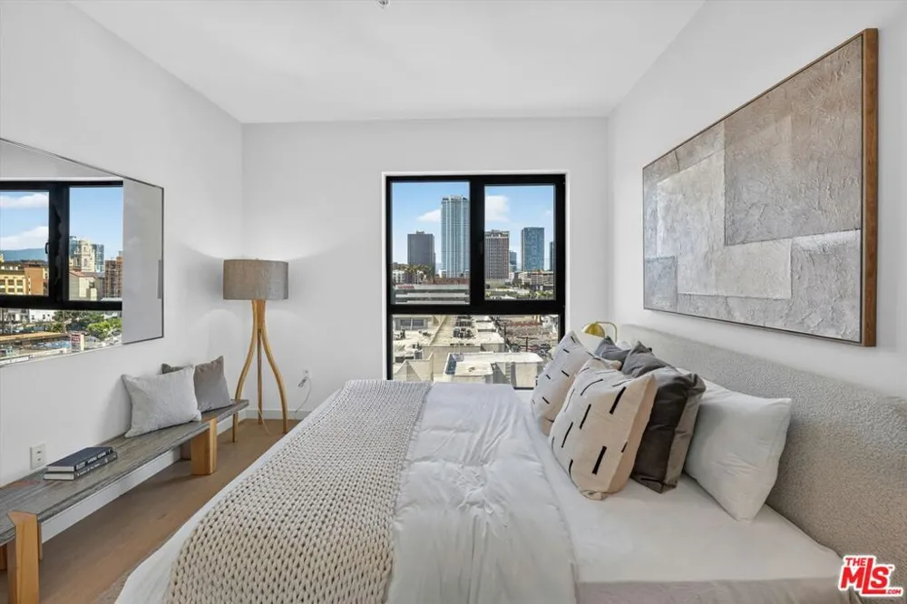 904 S New Hampshire Avenue #PH-3 Los Angeles, CA 90006