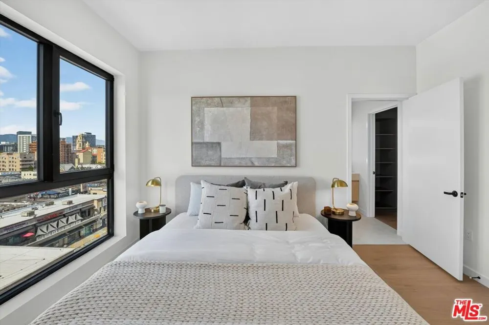 904 S New Hampshire Avenue #PH-3 Los Angeles, CA 90006