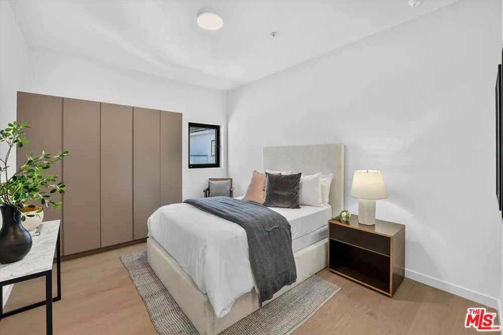 904 S New Hampshire Avenue #PH-3 Los Angeles, CA 90006