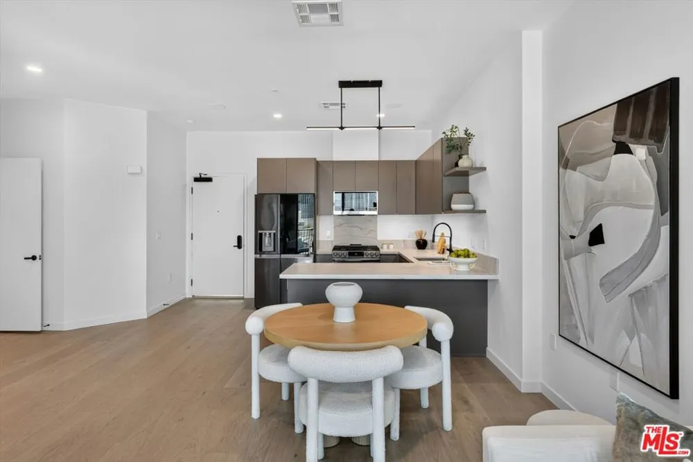 904 S New Hampshire Avenue #PH-3 Los Angeles, CA 90006