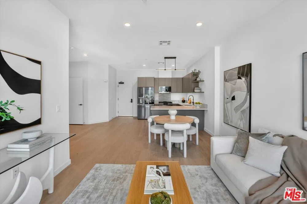 904 S New Hampshire Avenue #PH-3 Los Angeles, CA 90006