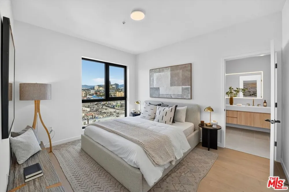 904 S New Hampshire Avenue #PH-3 Los Angeles, CA 90006