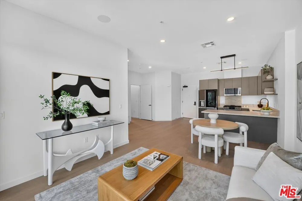 904 S New Hampshire Avenue #PH-3 Los Angeles, CA 90006