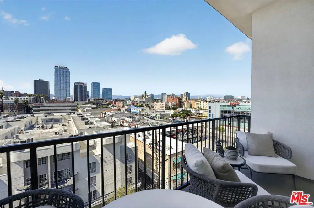 904 S New Hampshire Avenue #PH-3 Los Angeles, CA 90006