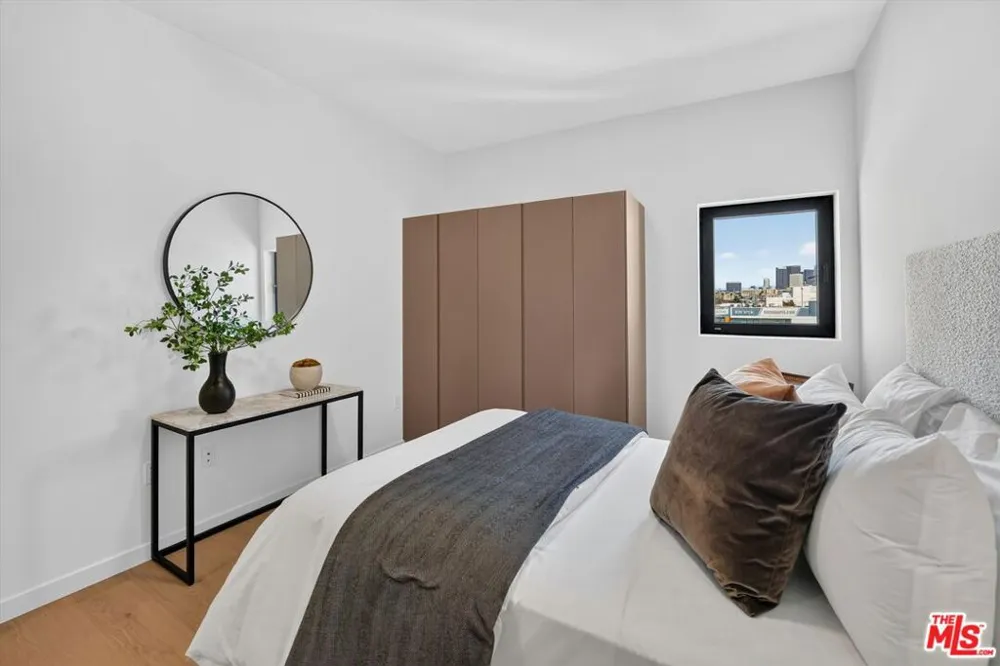 904 S New Hampshire Avenue #PH-3 Los Angeles, CA 90006