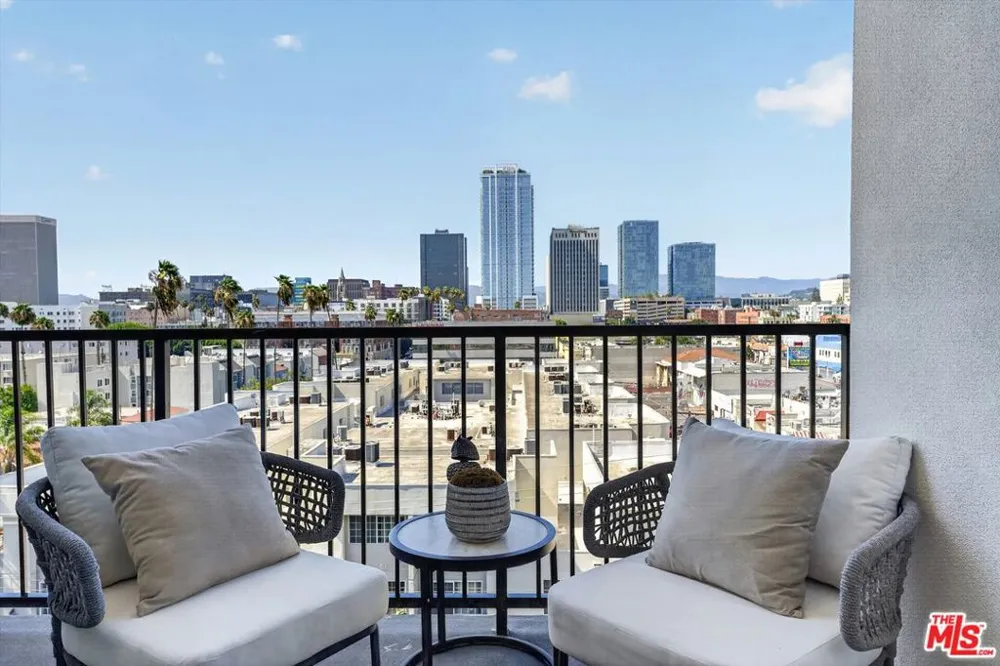 904 S New Hampshire Avenue #PH-3 Los Angeles, CA 90006