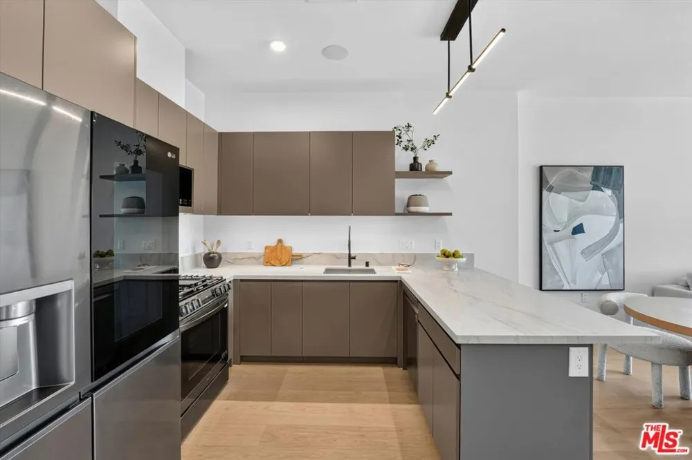 904 S New Hampshire Avenue #PH-3 Los Angeles, CA 90006