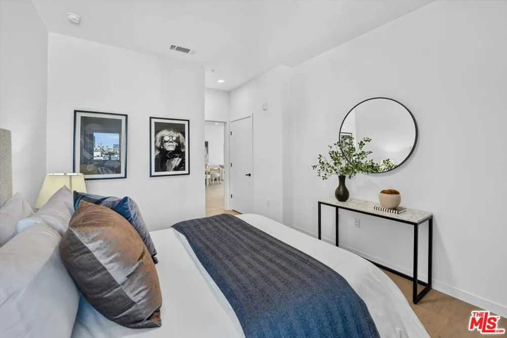 904 S New Hampshire Avenue #PH-3 Los Angeles, CA 90006