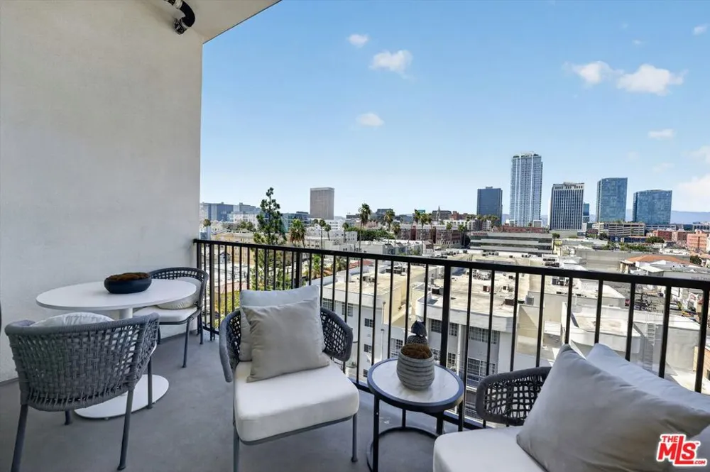 904 S New Hampshire Avenue #PH-3 Los Angeles, CA 90006