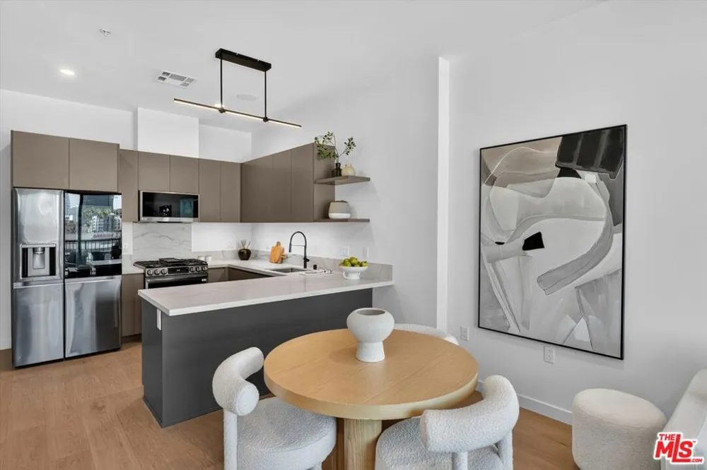 904 S New Hampshire Avenue #PH-3 Los Angeles, CA 90006