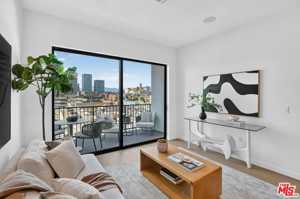 904 S New Hampshire Avenue #PH-3 Los Angeles, CA 90006