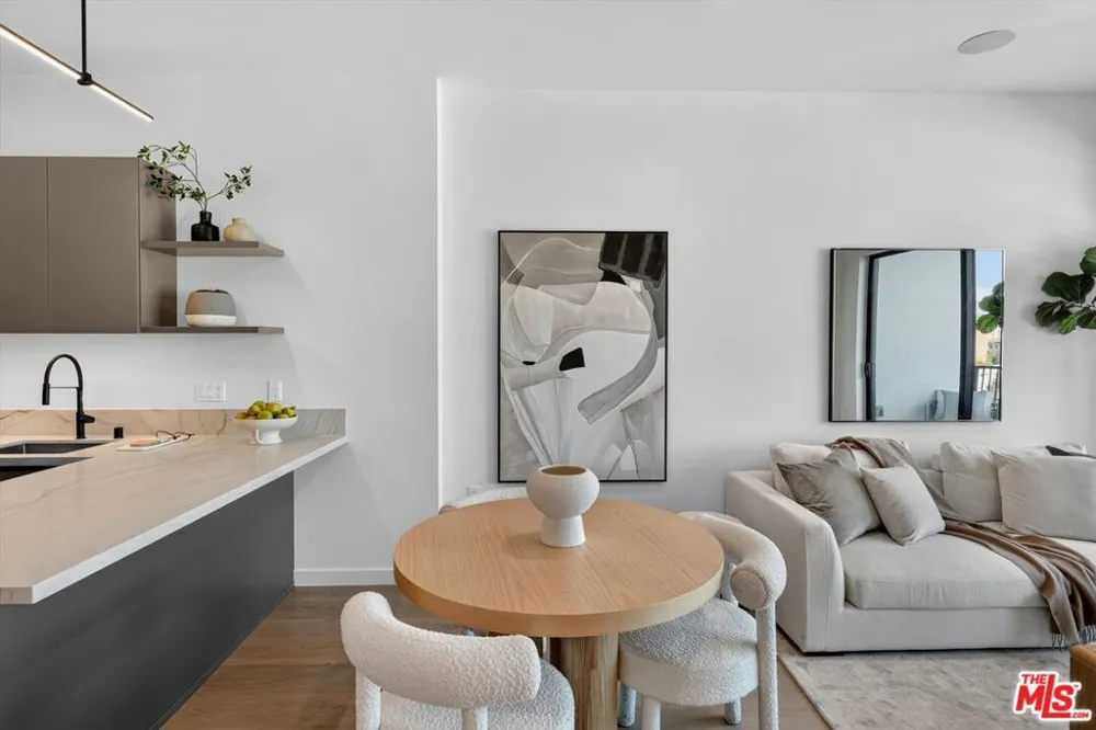 904 S New Hampshire Avenue #PH-3 Los Angeles, CA 90006