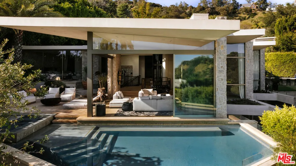 9233 Swallow Drive West Hollywood, CA 90069