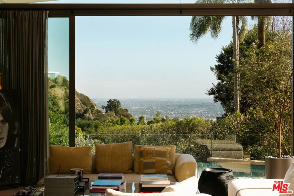 9233 Swallow Drive West Hollywood, CA 90069