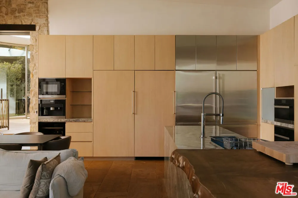 9233 Swallow Drive West Hollywood, CA 90069