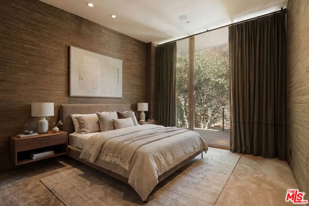 9233 Swallow Drive West Hollywood, CA 90069