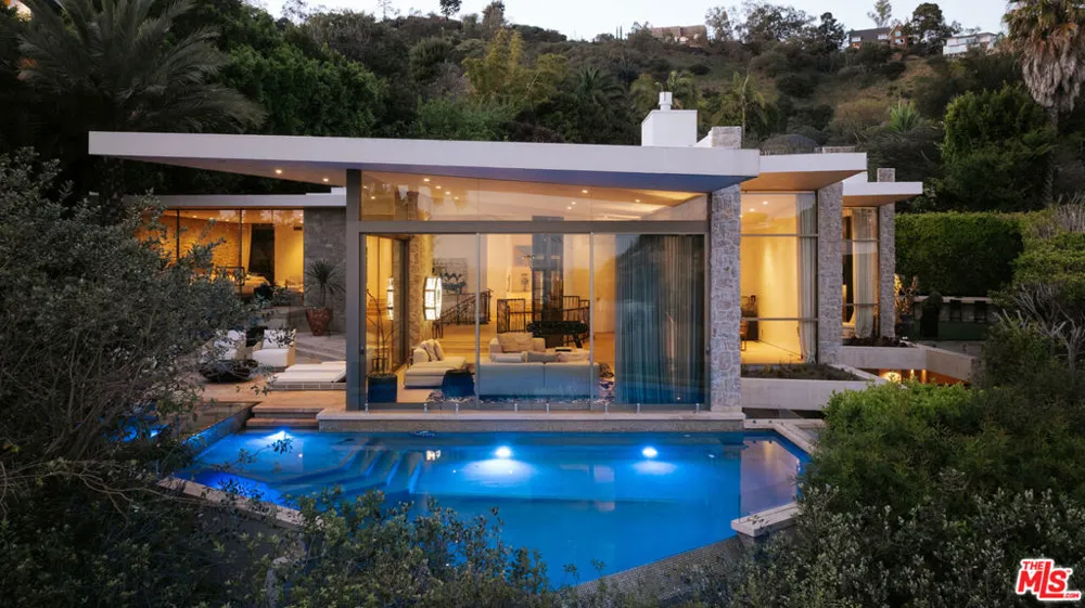 9233 Swallow Drive West Hollywood, CA 90069