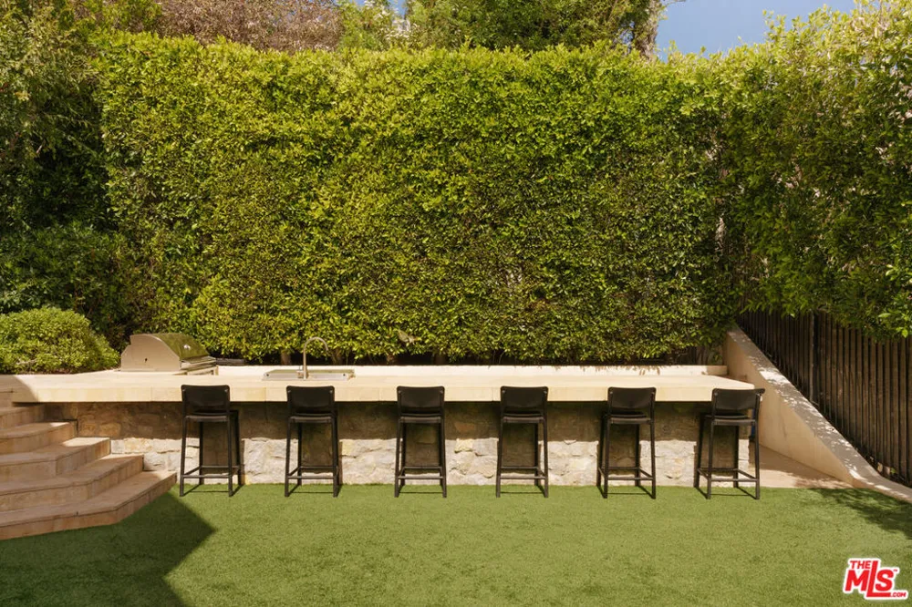 9233 Swallow Drive West Hollywood, CA 90069