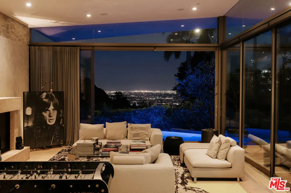 9233 Swallow Drive West Hollywood, CA 90069