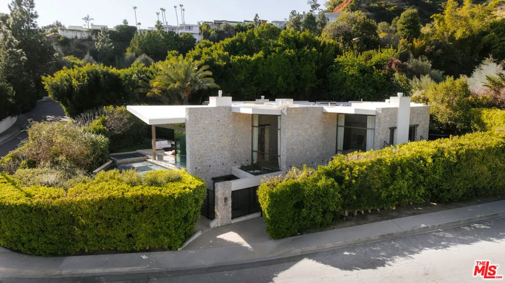 9233 Swallow Drive West Hollywood, CA 90069