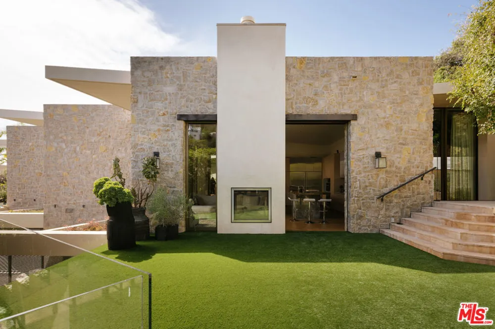 9233 Swallow Drive West Hollywood, CA 90069