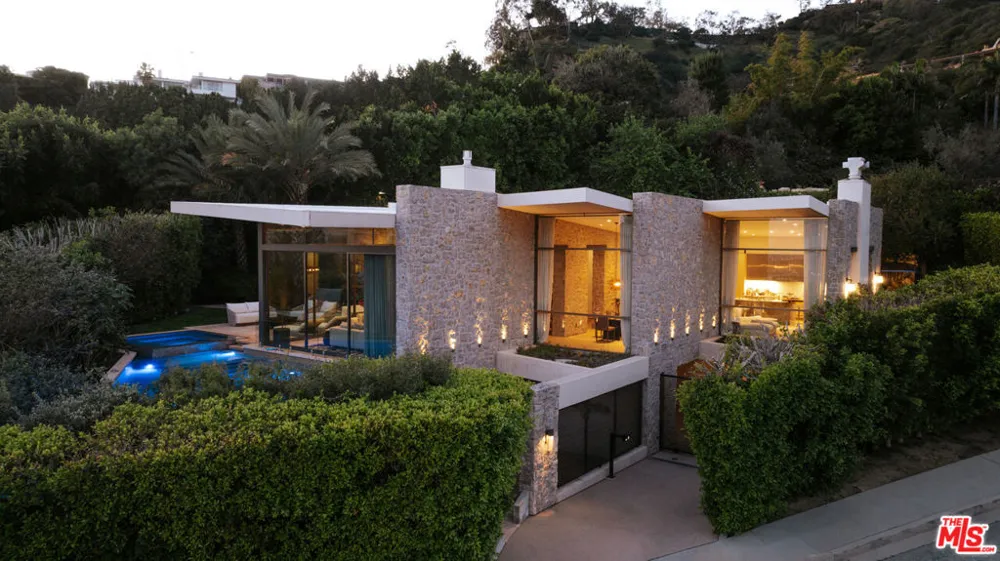 9233 Swallow Drive West Hollywood, CA 90069